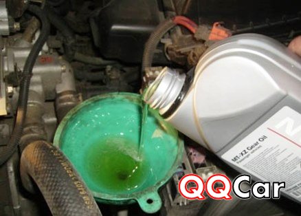 Замена масла в двигателе ОКА: когда менять и сколько лить